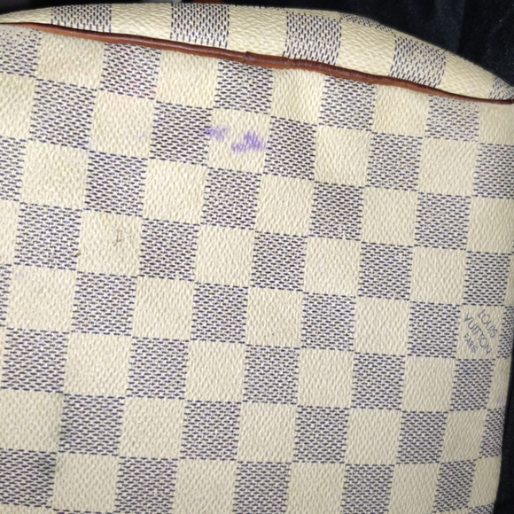 Authentic Louis Vuitton Speedy Damier 30 White Satchel and matching belt. - Picture 4 of 7